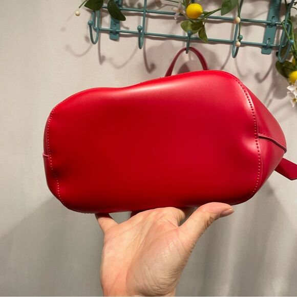 Adorable red Elizabeth Arden pvc bucket bag vegan - Picture 6 of 10